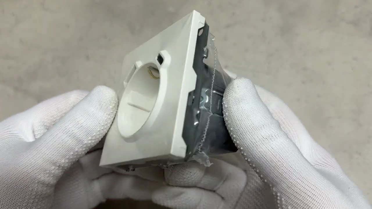 Розетка із заземленням 16А із USB-A 18W та Type-C 20W, механізм білий Soft ER123USB-W ARDERO (без рамки) 80724