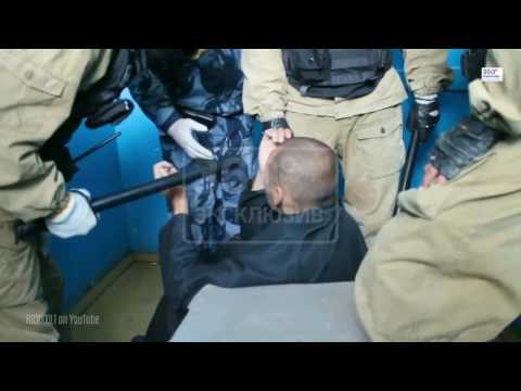 Мусора ломают смотрящего на зоне мусорской беспредел
