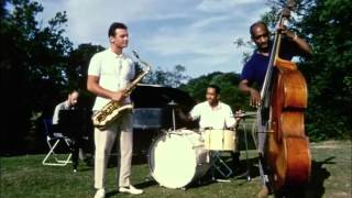 Soldaterkammerater rykker ud (1959) - Ack Värmland du sköna (Stan Getz Quartet)