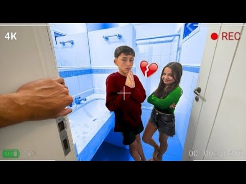 Prenderam o Ricardinho e a Vick no Banheiro Até Eles Voltarem...
