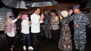 Download lagu Tiba di Sidoarjo, Presiden Jokowi dan Ibu Iriana Ajak Para Pengawal Makan Bersama, 6 Februari 2023 mp3 Download lagu Tiba di Sidoarjo, Presiden Jokowi dan Ibu Iriana Ajak Para Pengawal Makan Bersama, 6 Februari 2023 mp3