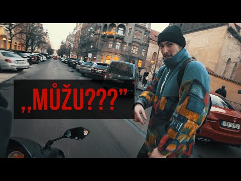 Vánoční trhy, táhnu skejťáky, bruslení na ledu MOTOVLOG #42