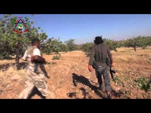 مقطع يرصد تفاصيل اقتحام حاجز الكتيبة في محيط بلدة مورك في ريف حماة من قبل جبهة حق المقاتلة