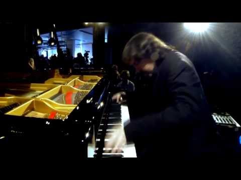 Timur Sergeyenia Quatremains club de Loge