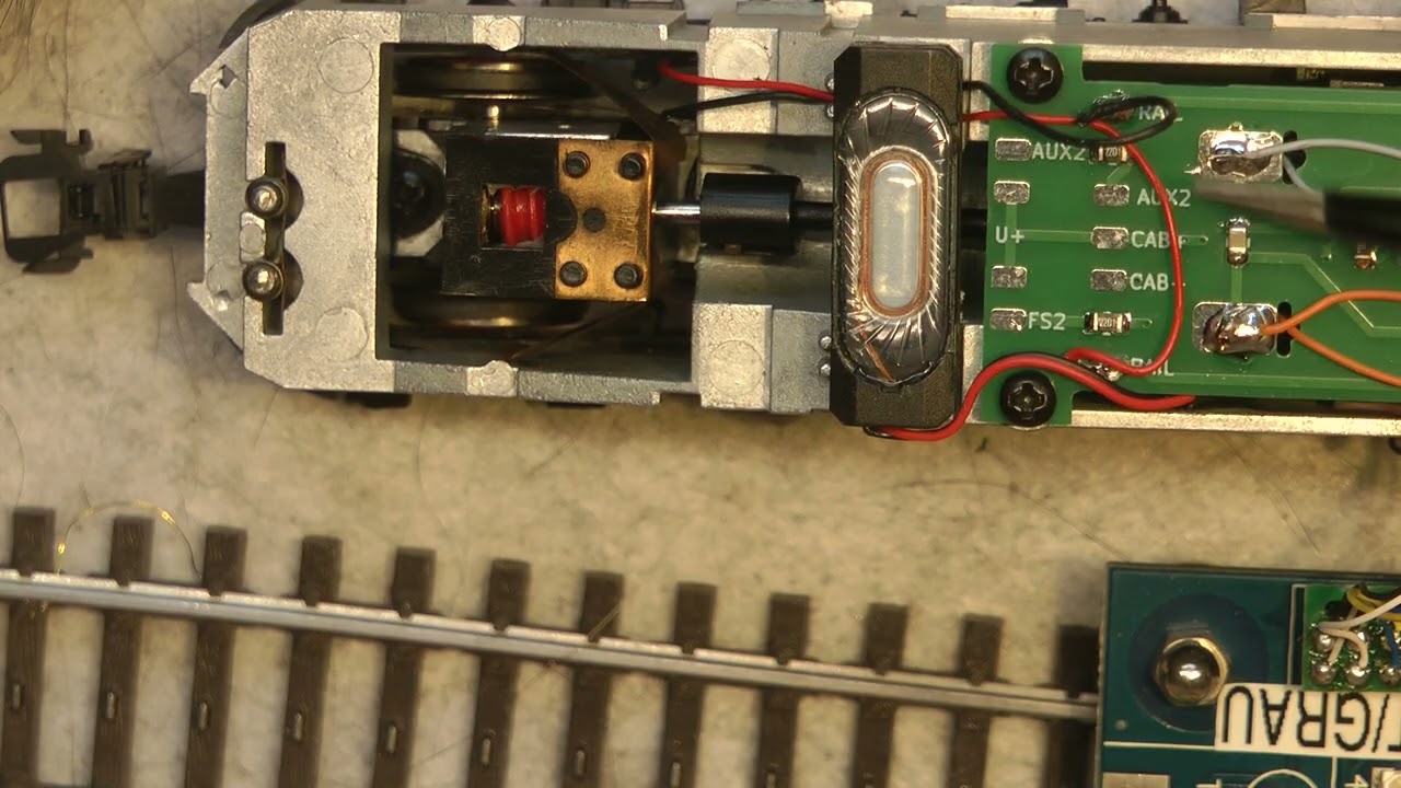 Wolfgangs Märklin Modellbahn -Roco E103 KEIN Licht warum??