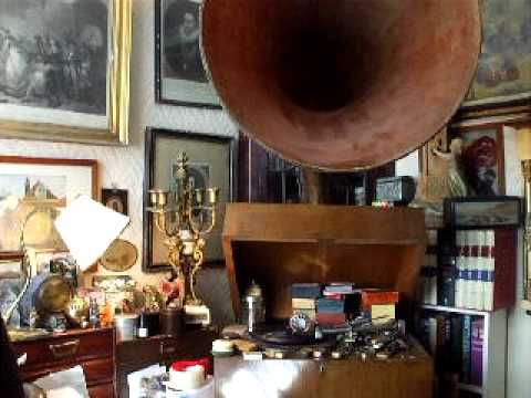 "Raphaellito" played by Albert Sandler & His Orchestra