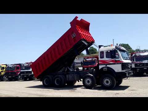 Mercedes 3535 White in operation with tipping moves