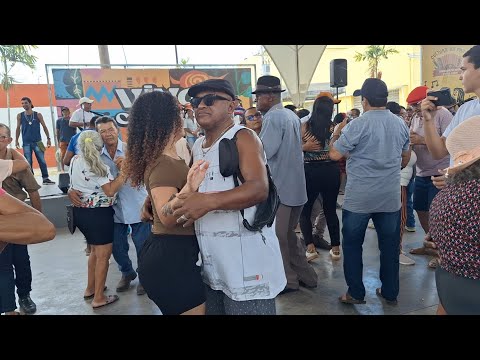 FORRÓ PÉ DE SERRA BEM ANIMADO CULTURA NA PRAÇA ARAPIRACA ALAGOAS 