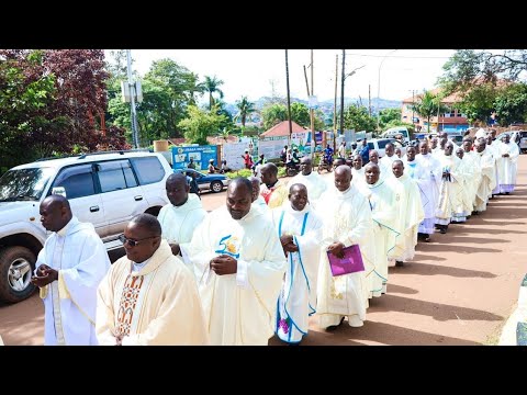 Turi Bamwe Omuri Kristu - Runyankore Catholic Song for Entrance @Msgr. J K. Barugahare (KEY F#)