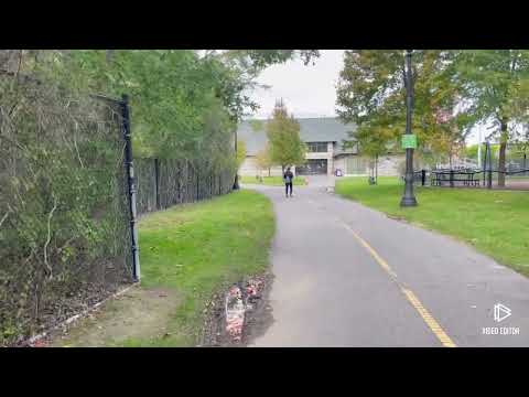 Recorriendo en esta bonita Reservation de Watertown Massachusetts