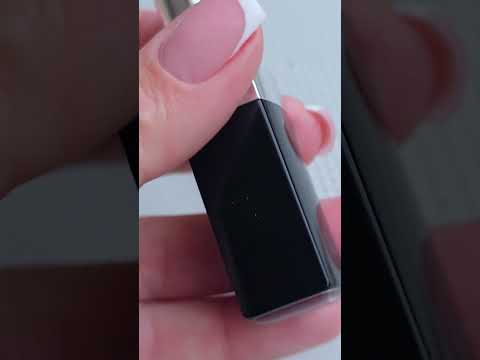 Chanel Rouge Coco Bloom губная помада с эффектом увлажнения, интенсивного цвета и стойкостью. - фото 1 - id-p2389589479