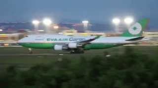 preview picture of video 'EVA AIR長榮航空 BR722  B744 TPE-PVG takeoff'