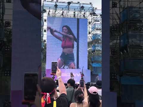 CLC Sorn and Seungyeon perform Helicopter!! 🚁  #waterbomb