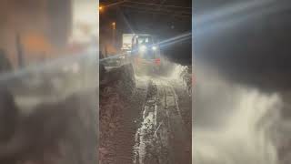 BÜYÜKŞEHİR KAR VE TİPİYE KARŞI SEFERBER KIRSALDA 187 YOL AÇILDI, MERKEZDE GECE BOYU TUZLAMA