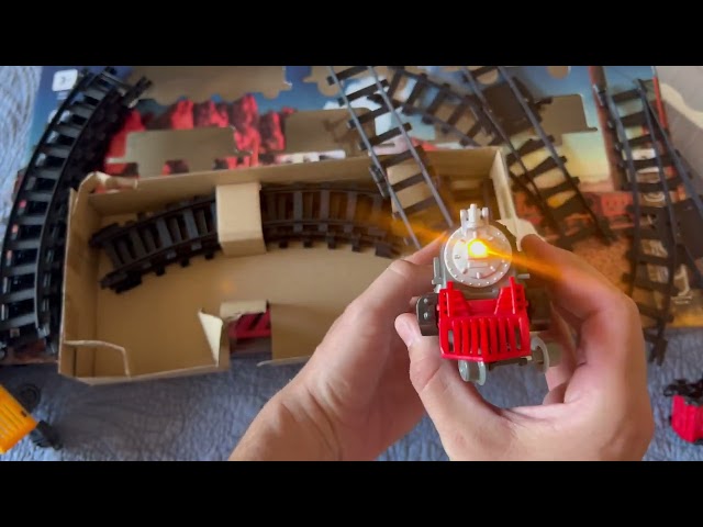 Vídeo relacionado con AMISENK Juego De Tren Eléctrico Simulación Ciudad con Vías Intercambiables Construcción ABS Juego Tren Eléctrico Juguete Aprendizaje para Niños con Conexión Magnética