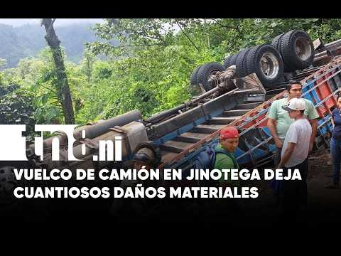 Camión termina al borde de un barranco tras accidente en Jinotega