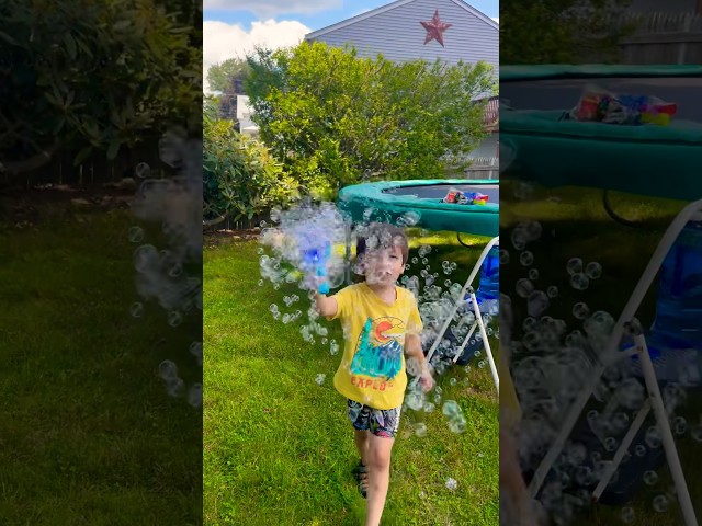 Vídeo relacionado con Bubble World - Party Pack, 12 tubos de 60 ml de burbujas de jabón 414.0720000, a partir de 3 años.