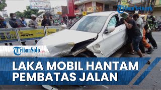 Laka Mobil Sedan Hantam Pembatas Jalan di Bandung Lalu Tabrak Angkot & Motor, Korban Dibawa ke RS