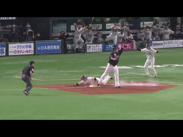 【8回裏】ホークス・甲斐のタイムリー内野安打で勝ち越しに成功する‼ 2020/11/14 パーソル CS パ H-M