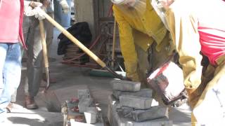 preview picture of video 'Bronze casting at Cosanti Originals in Paradise Valley, AZ, 2013-12-05'