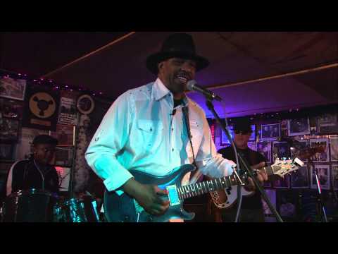 Earl "Guitar" Williams - The Blues Man