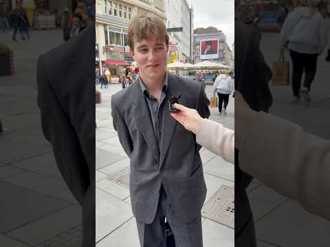 #outfitcheck : Eleganter Vintage-Chic! #wien #mode #straßenumfrage #streetinterview #streetstyle
