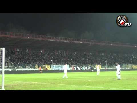 Radość kibiców po bramce Miłosza Przybeckiego (Polonia - Wisła 1:2)