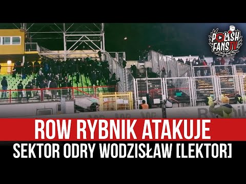 Wymiana przedmiotów pod sektorem gości na meczu ROW Rybnik - Odra Wodzisław [LEKTOR] (13.10.2021 r.)