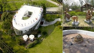 KOREA  Y Su Parque Tematico al baño