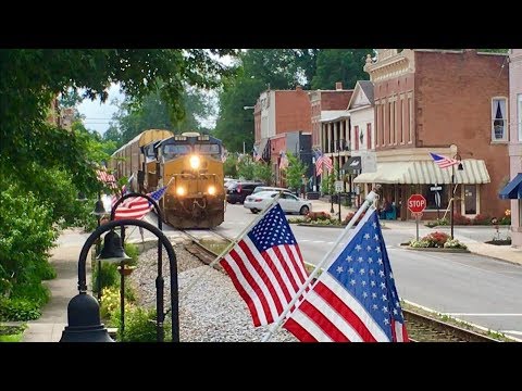 CSX Streetrunning Trains In The Middle Of Main Street, LaGrange Kentucky Street Runner Trains On CSX