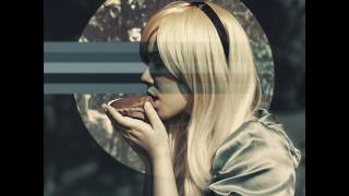 Amorphous Androgynous - Alice in Ultraland