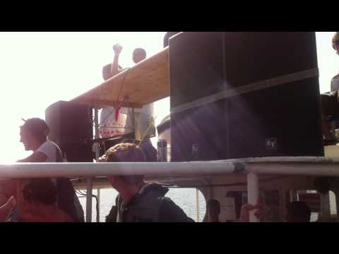 RSD - Outlook Festival 2011, crowd chanting on Ranking Records boat