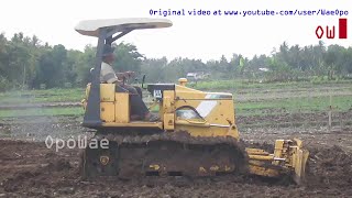 Bulldozer Mitsubishi Pushing Dirt