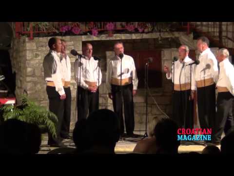 Klapa Čuvite i Donjaci Martinci koncert - Stomorska, Island of Šolta, Croatia - CROATIAN MAGAZINE