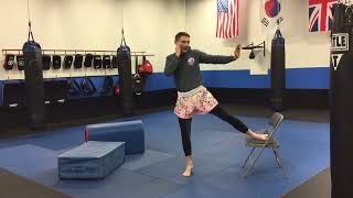 Hip turning drill for Muay Thai round kicks