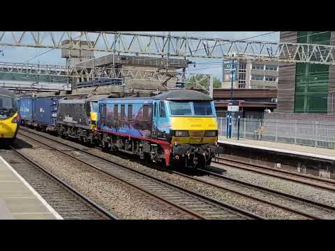 4M25 - DB90's - 90024 & 90039 - Malcolm and Backbone five early on the upfast through Stafford