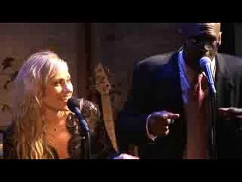 Lucy Woodward sings 'Stardust' acapella, Zipper Factory