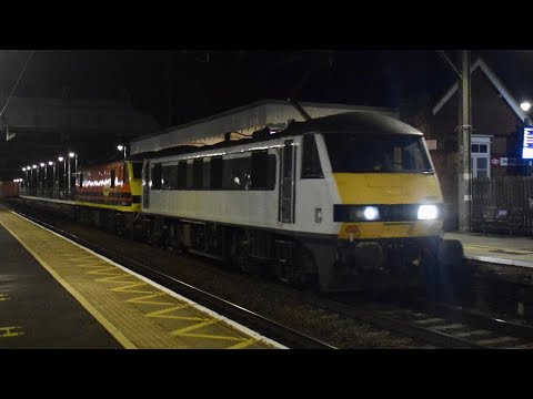 Freightliner 90009 & 90014 Glide through Ingatestone on 4S88 to Coatbridge 26/02/21