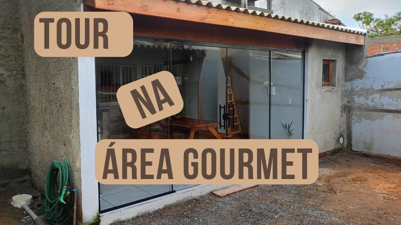 Tour da area gourmet com churrasqueira.