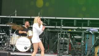 Danielle Bradbery singing Messy