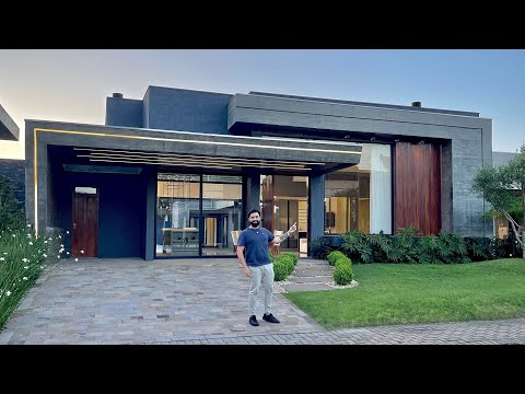 LUXURY SINGLE-STORY HOUSE WITH 270M² ON A 450M² LOT (15x30) FOR SALE IN THE VELAS DA MARINA CONDO...