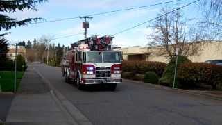 preview picture of video 'Truck 71 Responding Gresham Department (2011 Pierce Arrow XT 105' HD Ladder With All Steer)'