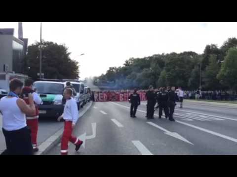 1860 II gg. Bayern II Ankunft der Sechzgerfans am Stadion