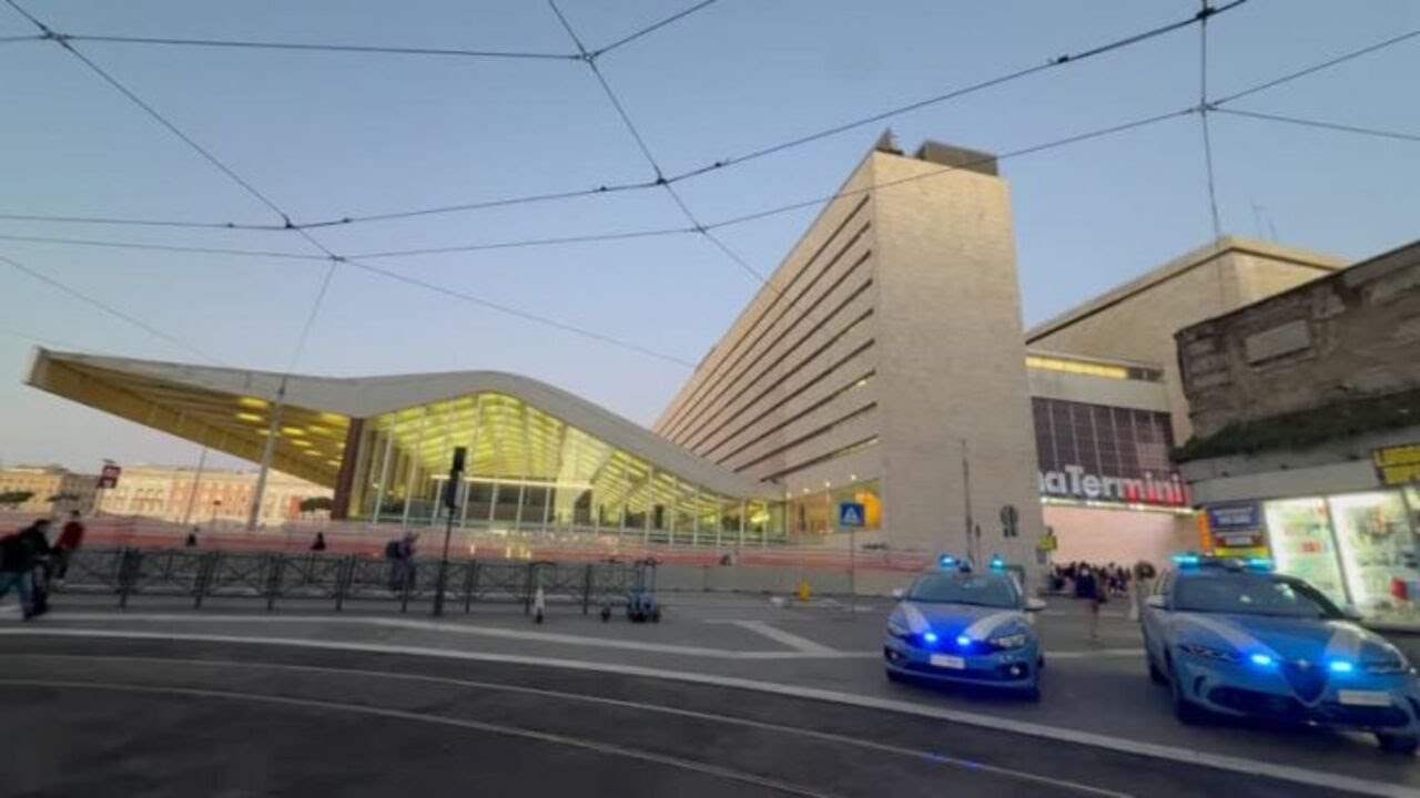 Aggredito vicino alla stazione a Roma, grave un funzionario. Scatta il maxi blitz