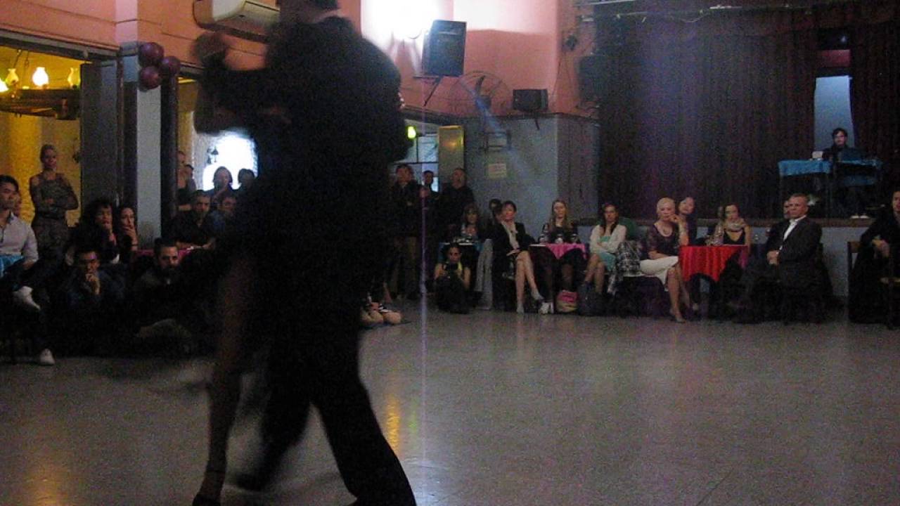 JULIO BASSAN y NATACHA POBERAJ en Viva La Pepa Milonga (1/3)