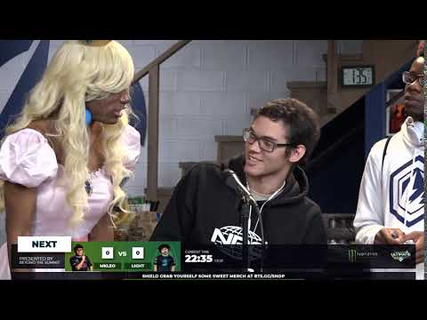 Nairo asks Samsora about his cosplay