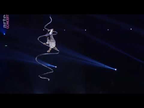 3006 Aerial spiral act by Tjasa / www.maximaaa.com