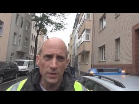 SEK überwältigt bewaffneten Mann in Köln-Kalk am 27.05.2014 + O-Ton Polizei-Pressesprecher
