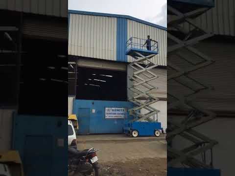 Self Propelled Scissor Lift