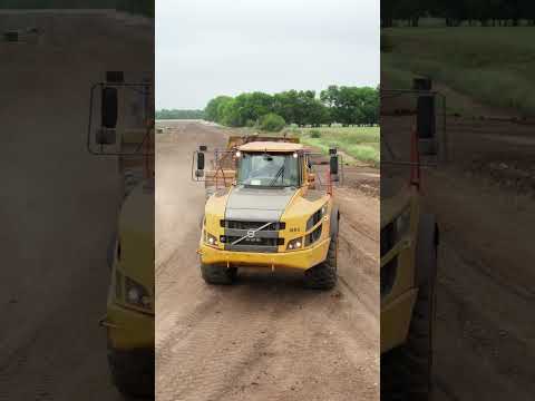 The fast, strong, multi-purpose K-Tec 1237 scraper. Carrying a heaped capacity of 37 Cubic Yards.